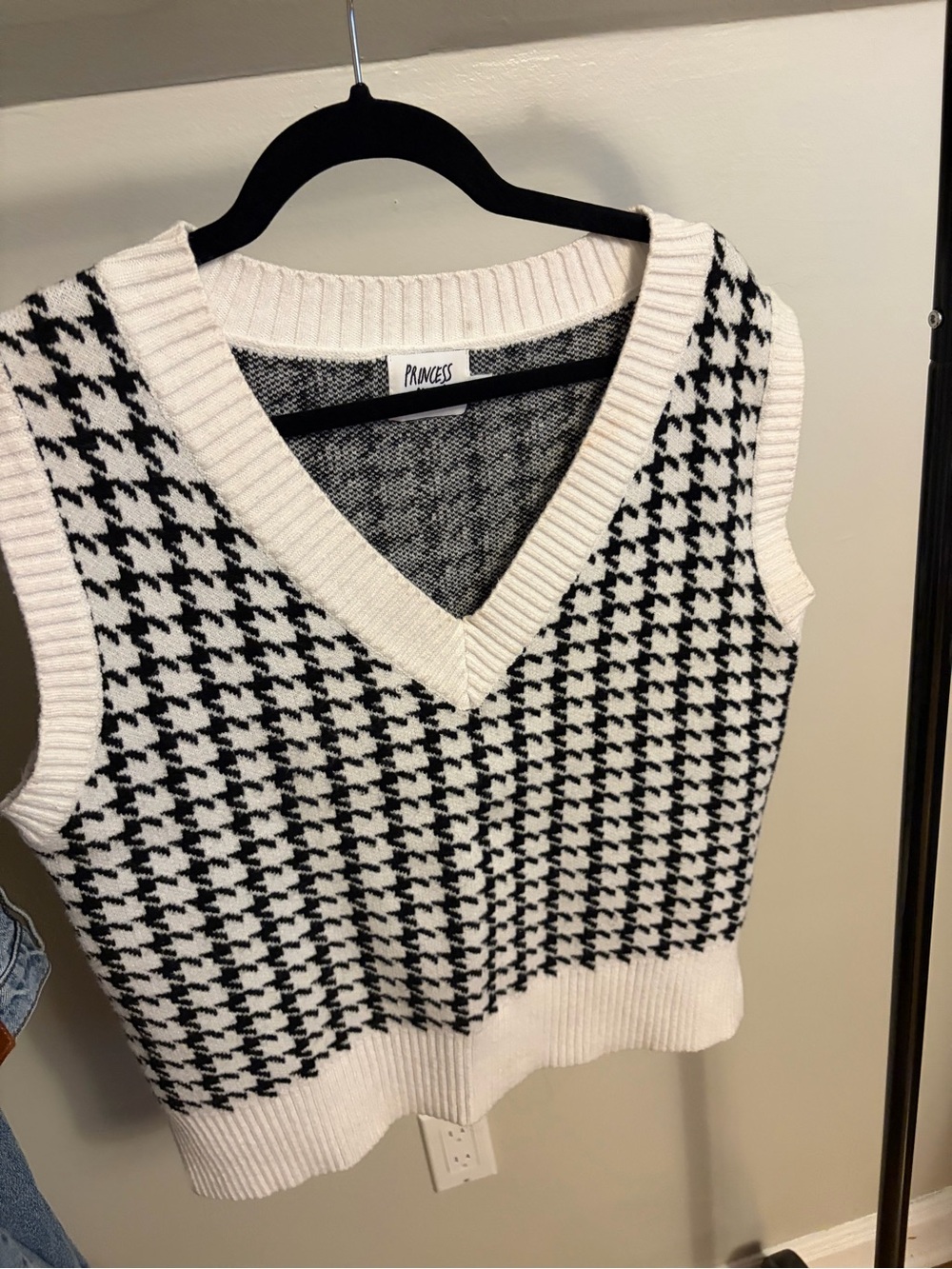 Princess Polly Black & White Houndstooth V-Neck Sweater Vest